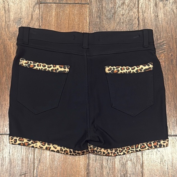 NWOT! Amanda Jones Stretchy Black and Navy Shorts with Leopard Trim - Picture 5 of 9